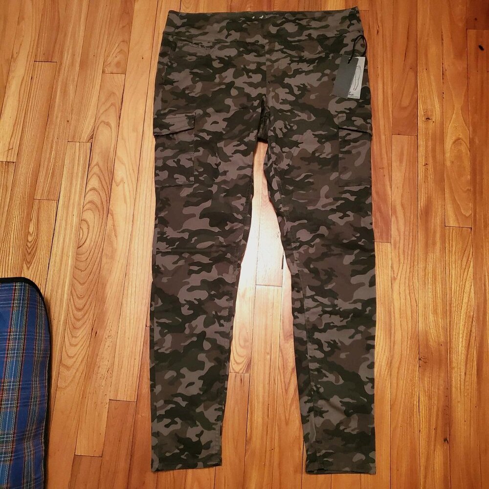 NWT Foxy Jeans - Camo cargo pocket pull on Olivia jeans - size 32